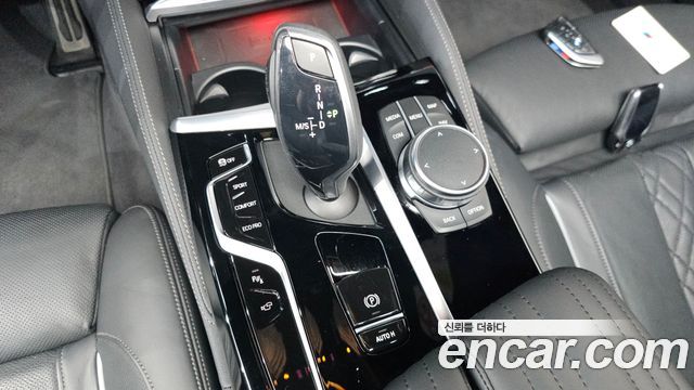 BMW 5-Series 2023 — photo 12
