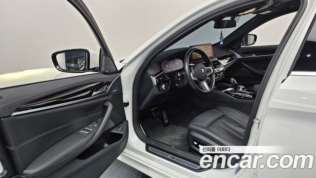 BMW 5-Series 2023 — photo 13