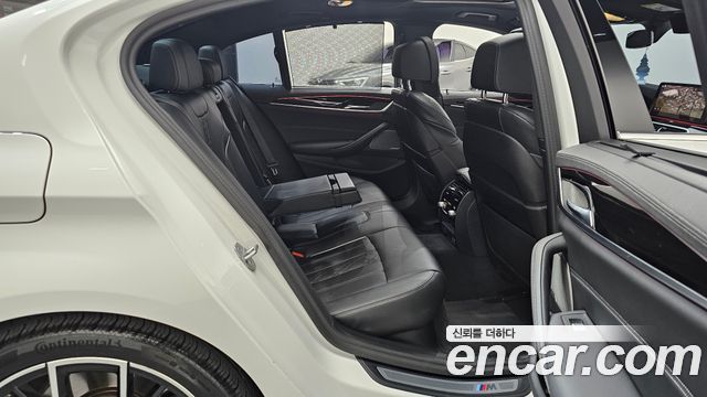 BMW 5-Series 2023 — photo 17