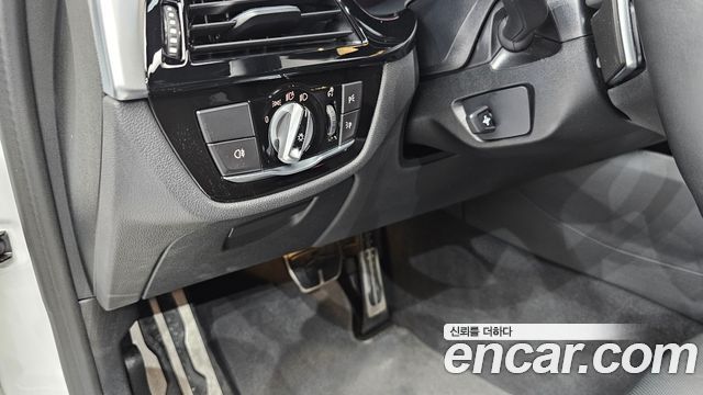 BMW 5-Series 2023 — photo 25