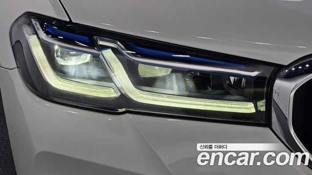 BMW 5-Series 2023 — photo 8