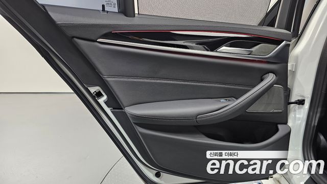 BMW 5-Series 2023 — photo 15