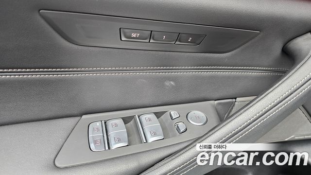 BMW 5-Series 2023 — photo 27