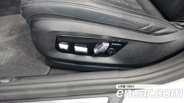 BMW 5-Series 2023 — photo 32