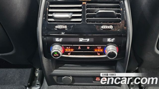 BMW 5-Series 2023 — photo 35