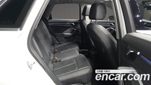 Audi Q3 2020 — photo 18