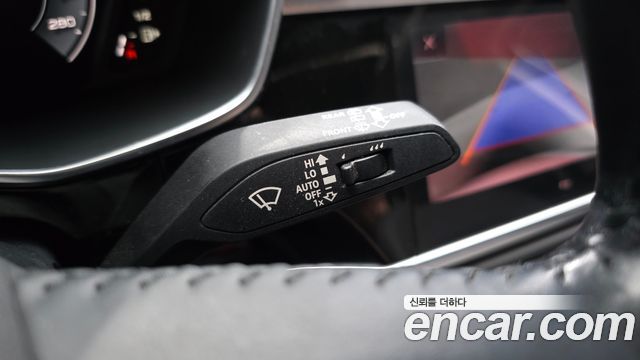 Audi Q3 2020 — photo 24