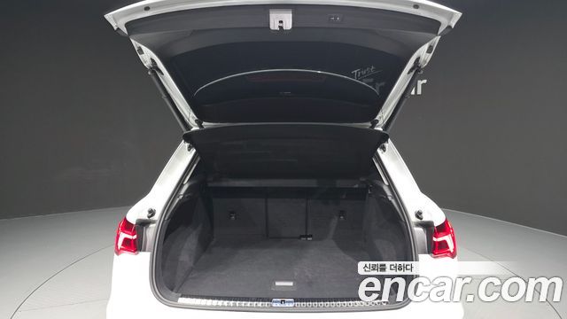 Audi Q3 2020 — photo 26