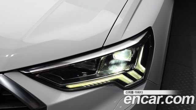 Audi Q3 2020 — photo 8