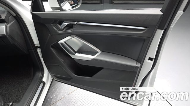 Audi Q3 2020 — photo 14