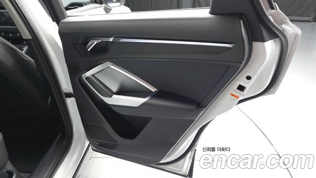 Audi Q3 2020 — photo 15
