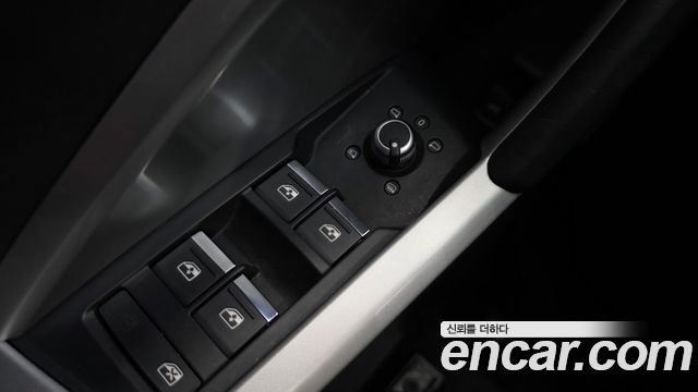 Audi Q3 2020 — photo 30