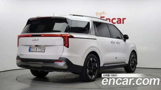 Kia Canival 2025 — photo 2