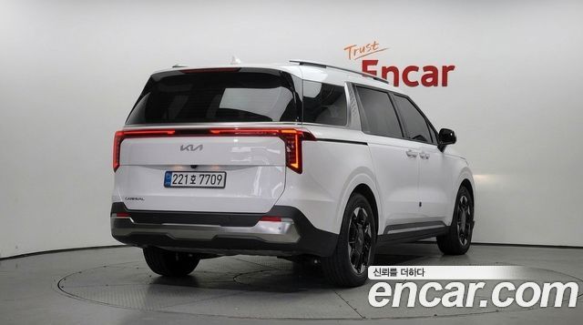 Kia Canival 2025 — photo 4
