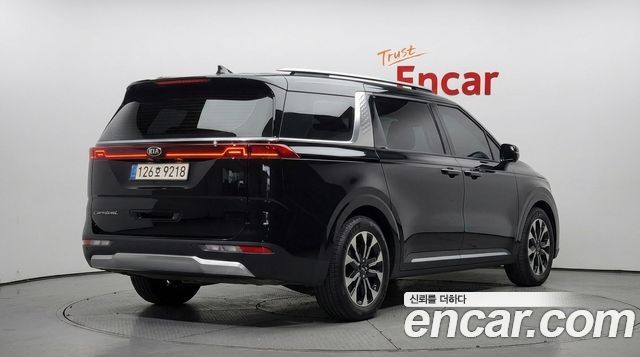 Kia Canival 2021 — photo 2