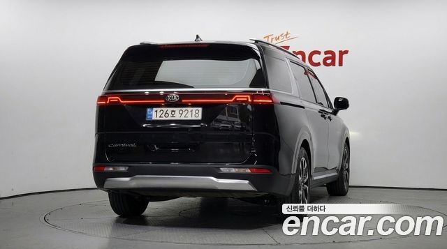 Kia Canival 2021 — photo 4
