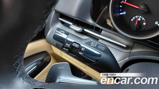 Kia Canival 2021 — photo 28
