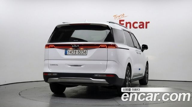 Kia Canival 2022 — photo 4