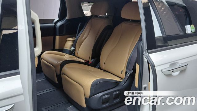 Kia Canival 2022 — photo 17