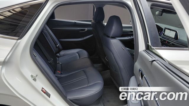 Hyundai Sonata 2022 — photo 17