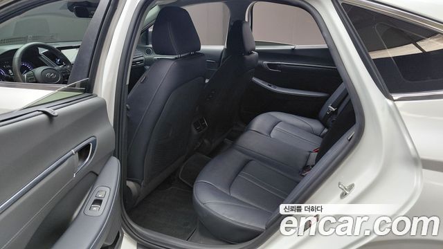 Hyundai Sonata 2022 — photo 18