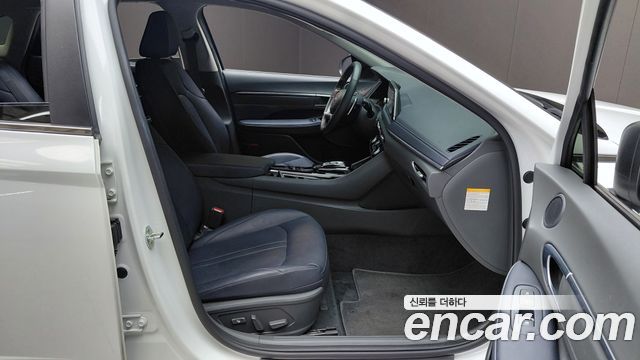 Hyundai Sonata 2022 — photo 16