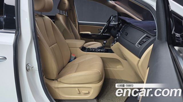 Kia Canival 2019 — photo 17