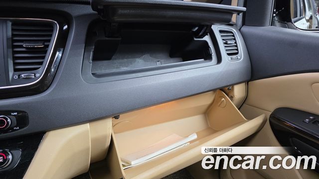 Kia Canival 2019 — photo 33