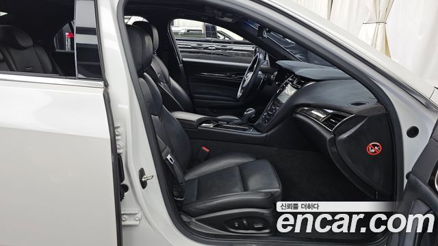 Cadillac CTS 2017 — photo 17