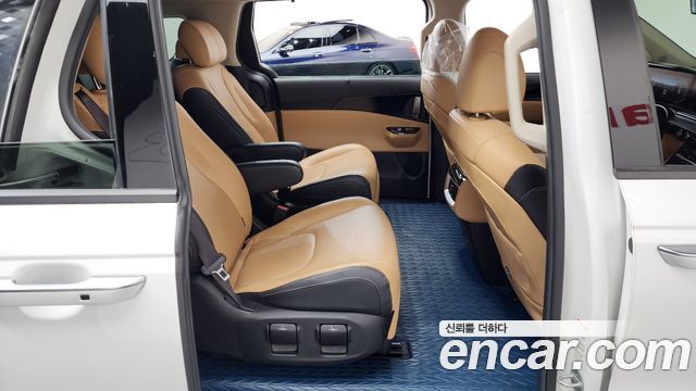 Kia Canival 2021 — photo 17