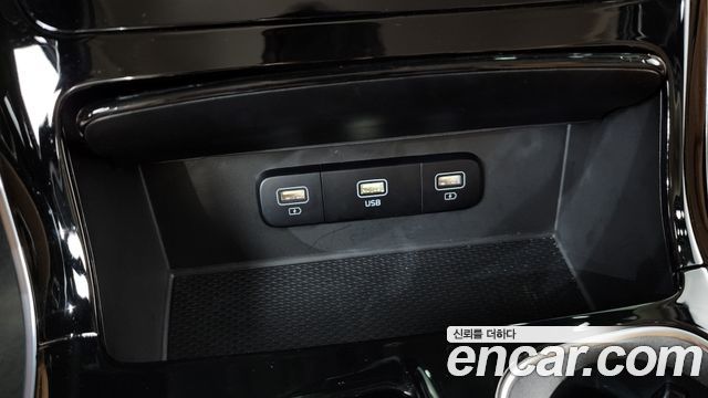 Kia Canival 2021 — photo 21