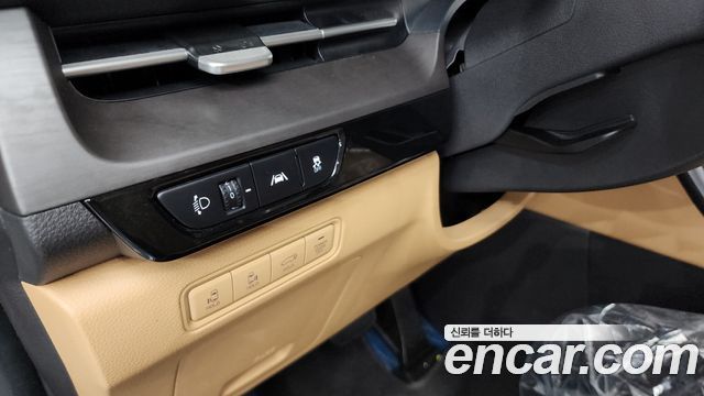 Kia Canival 2021 — photo 28