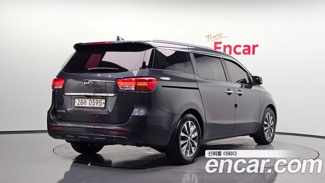 Kia Canival 2016 — photo 2