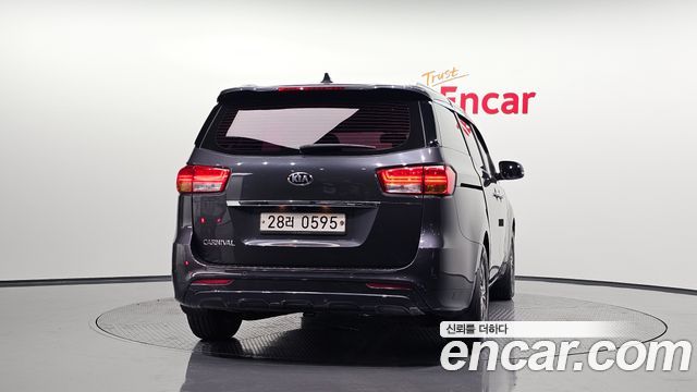 Kia Canival 2016 — photo 4