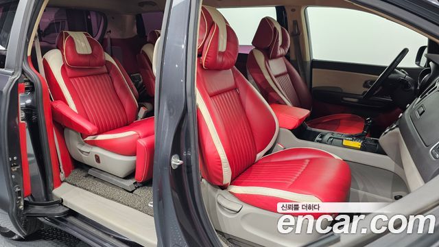 Kia Canival 2016 — photo 13