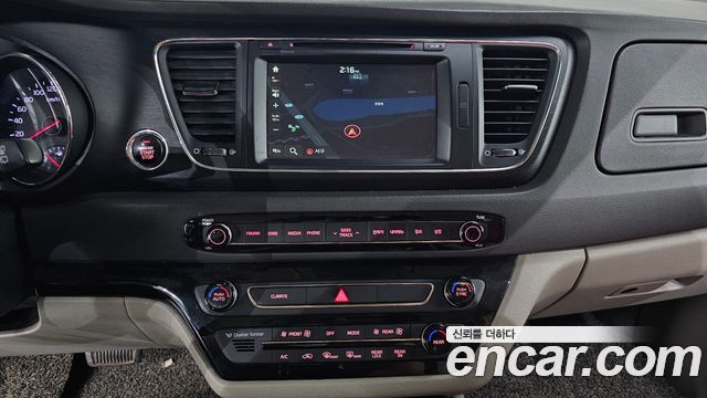 Kia Canival 2016 — photo 18