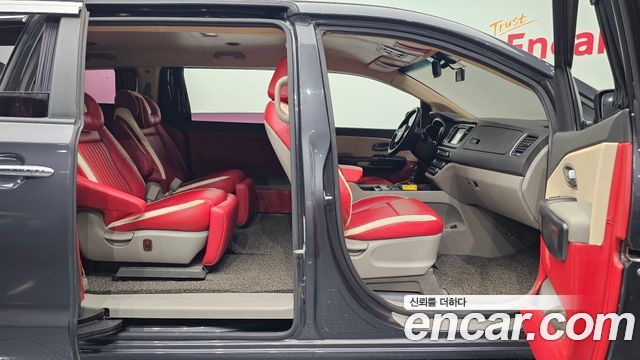 Kia Canival 2016 — photo 16
