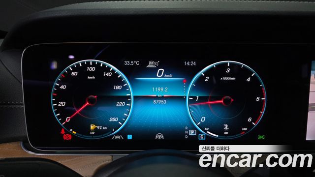Mercedes-Benz E-Class 2021 — photo 11