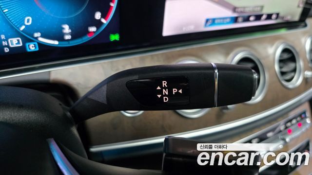 Mercedes-Benz E-Class 2021 — photo 12