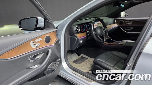 Mercedes-Benz E-Class 2021 — photo 13