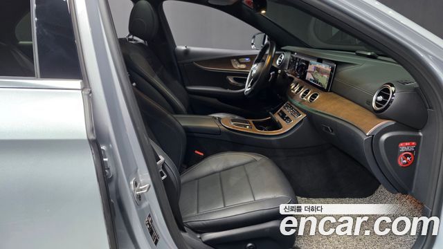 Mercedes-Benz E-Class 2021 — photo 17