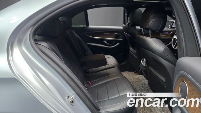 Mercedes-Benz E-Class 2021 — photo 18