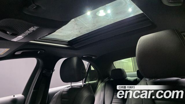Mercedes-Benz E-Class 2021 — photo 24