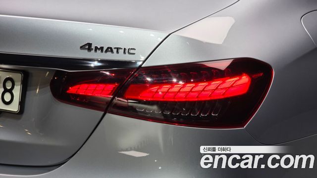 Mercedes-Benz E-Class 2021 — photo 9