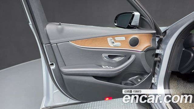 Mercedes-Benz E-Class 2021 — photo 14