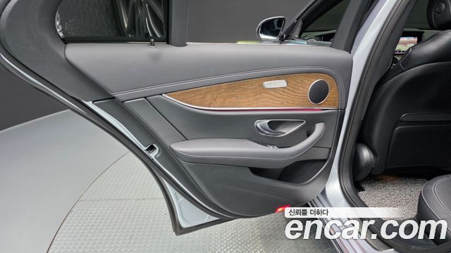 Mercedes-Benz E-Class 2021 — photo 15