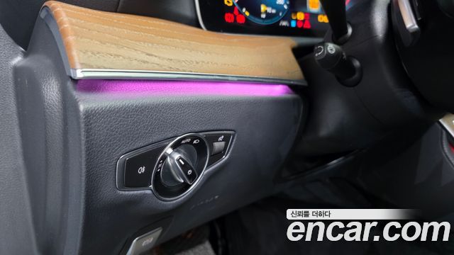 Mercedes-Benz E-Class 2021 — photo 30
