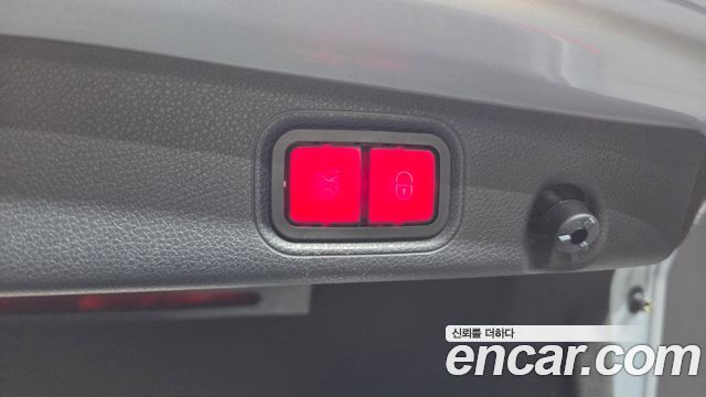 Mercedes-Benz E-Class 2021 — photo 31