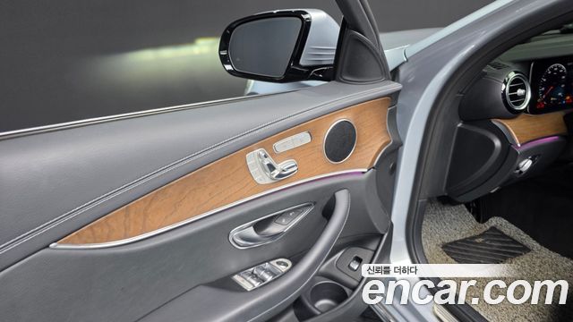 Mercedes-Benz E-Class 2021 — photo 34
