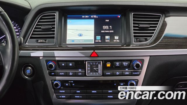 Genesis G80 2017 — photo 16